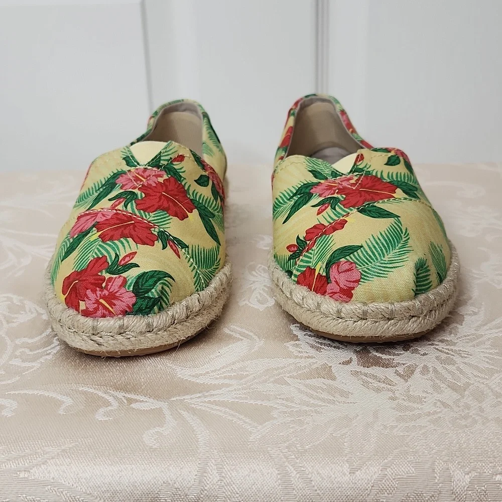 Tom's hawaiian hibiscus pale yellow floral print espadrille alpragata rope 7.5